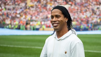 Ronaldinho yeşil sahalara dönüyor! Artık o takımın bir parçası...