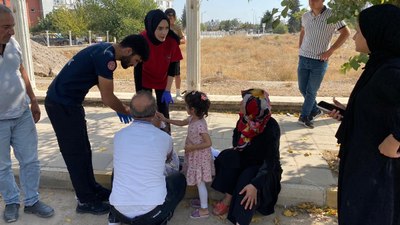 Adıyaman'da motosiklet park halindeki motora çarptı: 3 yaralı