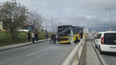 Sultangazi'de 2 İETT otobüsü çarpıştı: 2 yaralı