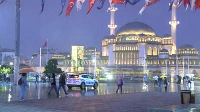 İstanbul'da sağanak yağmur etkili oldu