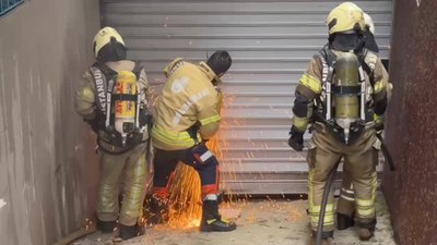 İstanbul'da oto yedek parça deposunda yangın çıktı