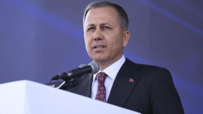 Ali Yerlikaya'dan, polise yönelik bıçaklı saldırıya ilişkin açıklama: Gözaltında tutulmaktadır