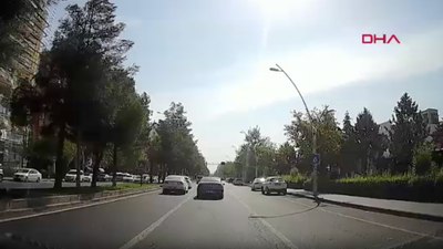 Diyarbakır'da trafikte makas atan sürücüyü aracından inerek uyardı