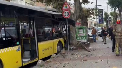 Bahçelievler’de korkutan kaza: İETT otobüsünün ağaca çarptığı kazada yaralılar var