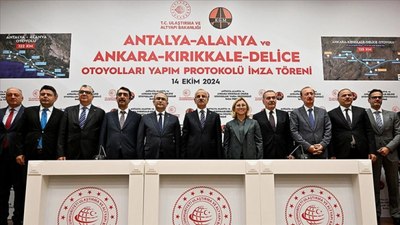 İki yeni otoyol projesi için imzalar atıldı