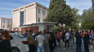 İzmir'de ilkokuldaki taciz skandalı sonrası velilerden protesto