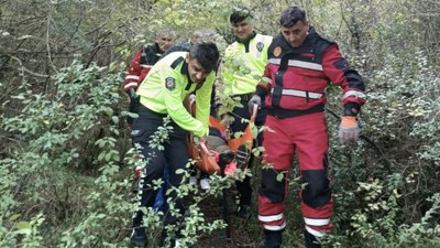 Bartın'da mantar toplarken ayağı kırılan kadını ekipler kurtardı