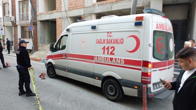 İstanbul'da 4'üncü kattan düşen kadın hayatını kaybetti