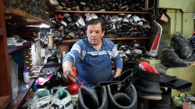 Bolu'da artan fiyatlar ayakkabı tamircilerine yaradı