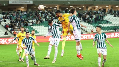 Menemen FK'da savunma alkış alıyor