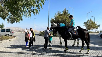 Elazığ'da Atlı Jandarma Timi'ne yoğun ilgi