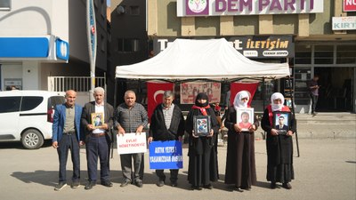 Muş'ta evlat nöbeti: Dağların başında, mağaralarda devlet kurulmaz