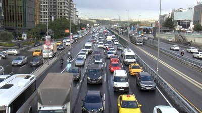 İstanbul'da yağmur trafiğe neden oldu