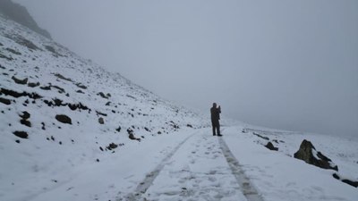 Bayburt'ta yaylalarda kar yağışı başladı