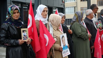 Evlat nöbetindeki Vanlı aileler: DEM Parti bizim evlatlarımız için de yürüyüş yapsın