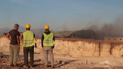 Antalya'da otluk alanda yangın: İşçilerin kaldığı yatakhane kül oldu