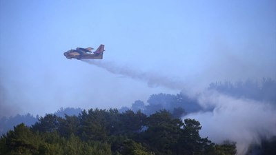 Muğla'da orman yangını ile mücadele sürüyor: TSK 5 helikopter görevlendirdi