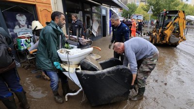 Fransa'da sokaklar sular altında kaldı