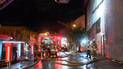 İstanbul'da kimyasal madde deposunda yangın