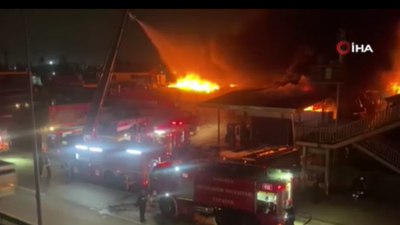 Sakarya'da fabrika yangını! Alevler iş yerlerine de sıçradı