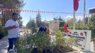 FETÖ elebaşı Gülen'in ölmesinin ardından Ömer Halisdemir'in kabrine ziyaret