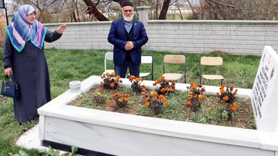 Erzurum'da FETÖ elebaşının ölüm haberini alan şehidin ailesi oğullarına müjdeyi verdi