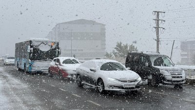 Bitlis'e mevsimin ilk karı düştü