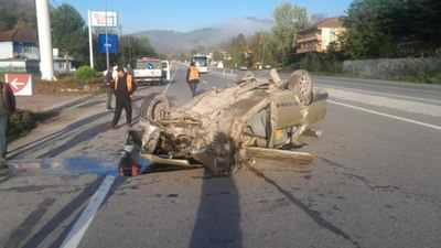 Zonguldak'ta kontrolden çıkan araç takla attı