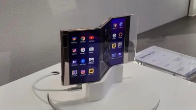 Samsung, Huawei Mate XT gibi üçe katlanan telefon geliştiriyor