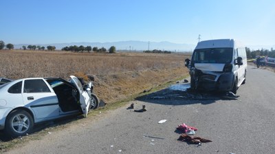 Afyonkarahisar'da öğrenci servisi kaza yaptı: 4 kişi öldü