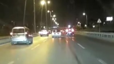 Ankara'da makas atan otomobil motosiklete çarptı: 2 yaralı