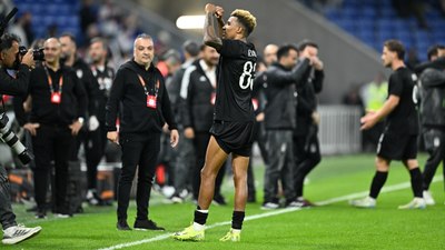 Beşiktaş'tan Lyon'a olay gönderme! Amblemi değiştirdiler