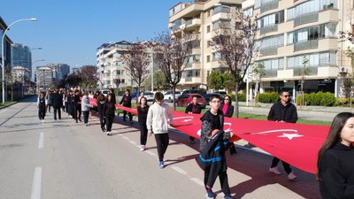 Bursa'da öğrencilerden teröre lanet yürüyüşü