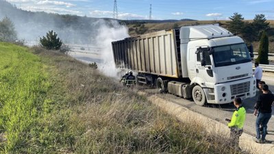 Kastamonu'da tırı küle dönmekten itfaiye kurtardı