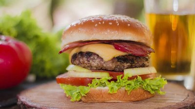 Ünlü fast food markasında ölümcül tehlike! O hamburgerler menüden kaldırıldı...