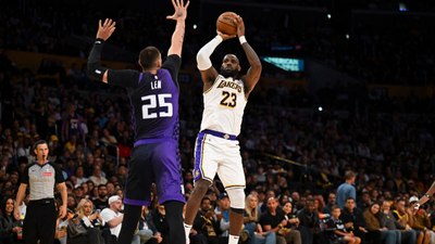 LeBron James triple-double ile oynadı, Los Angeles Lakers 3'te 3 yaptı