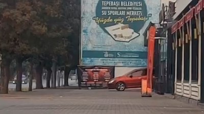 Eskişehir'de otomobille eğlence mekanına daldı