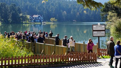 Bolu'da yazdan kalma güneşli günde, adım atacak yer kalmadı