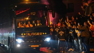 Galatasaray kafilesi Florya'da coşkuyla karşılandı