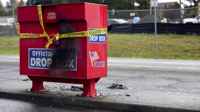 Amerika'da seçim sandıkları kundaklandı