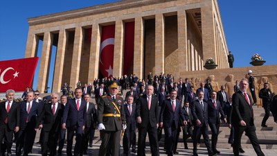 Devlet erkanı Cumhuriyet Bayramı töreni için Anıtkabir'de