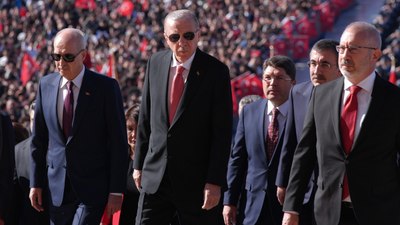 Cumhurbaşkanı Erdoğan'a Anıtkabir'de yoğun sevgi gösterisi