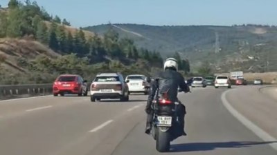 Bursa'da seyir halindeki motosikletin üzerinde dans etti