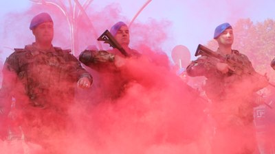 Bolu'da komandolar, marşlar eşliğinde yürüdü