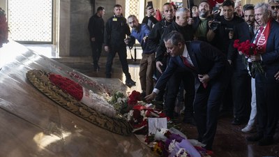 CHP Genel Başkanı Özel, Anıtkabir'i ziyaret etti