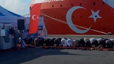 Somalililer, Oruç Reis'i göreve namaz ve dualar ile uğurladı