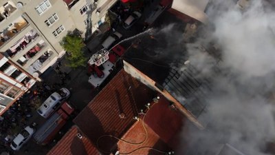 İstanbul'da çatı katında korkutan yangın