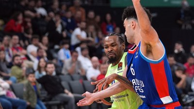 Anadolu Efes, Barcelona'ya 97-88 yenildi