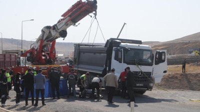 Şırnak'ta motosiklet, kamyonun altına girdi: 1 ölü