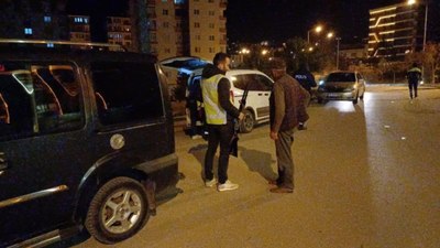 Çorum'da polislerin durdurduğu araçta tüfek ele geçirildi